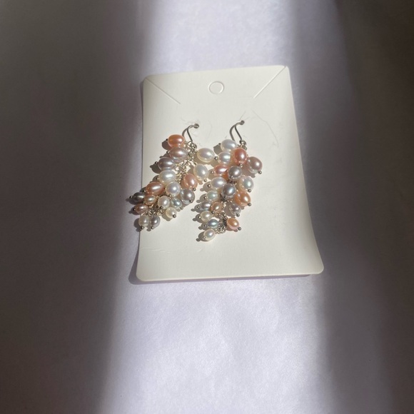 Breathtaking Freshwater Pearl Bracelet and Earring Set - Picture 3 of 8